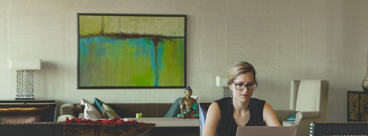 woman-computer-chat